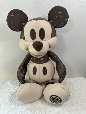 Disney Mickey Mouse Memories Limited Edition Plush Series 11/12 NWOT